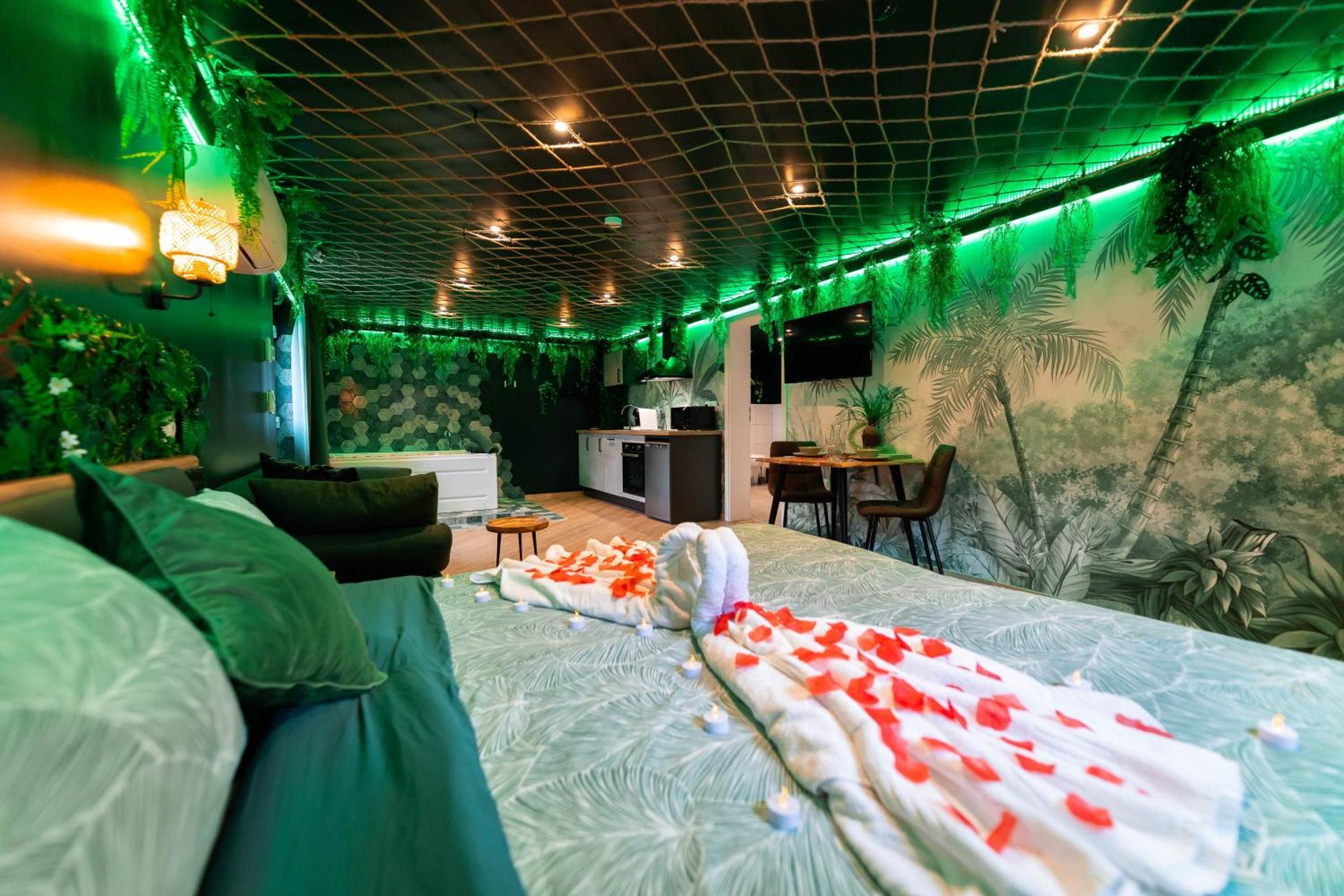 L'Oasis Tropicale, Jacuzzi, Love Room Roppenheim Eksteriør billede