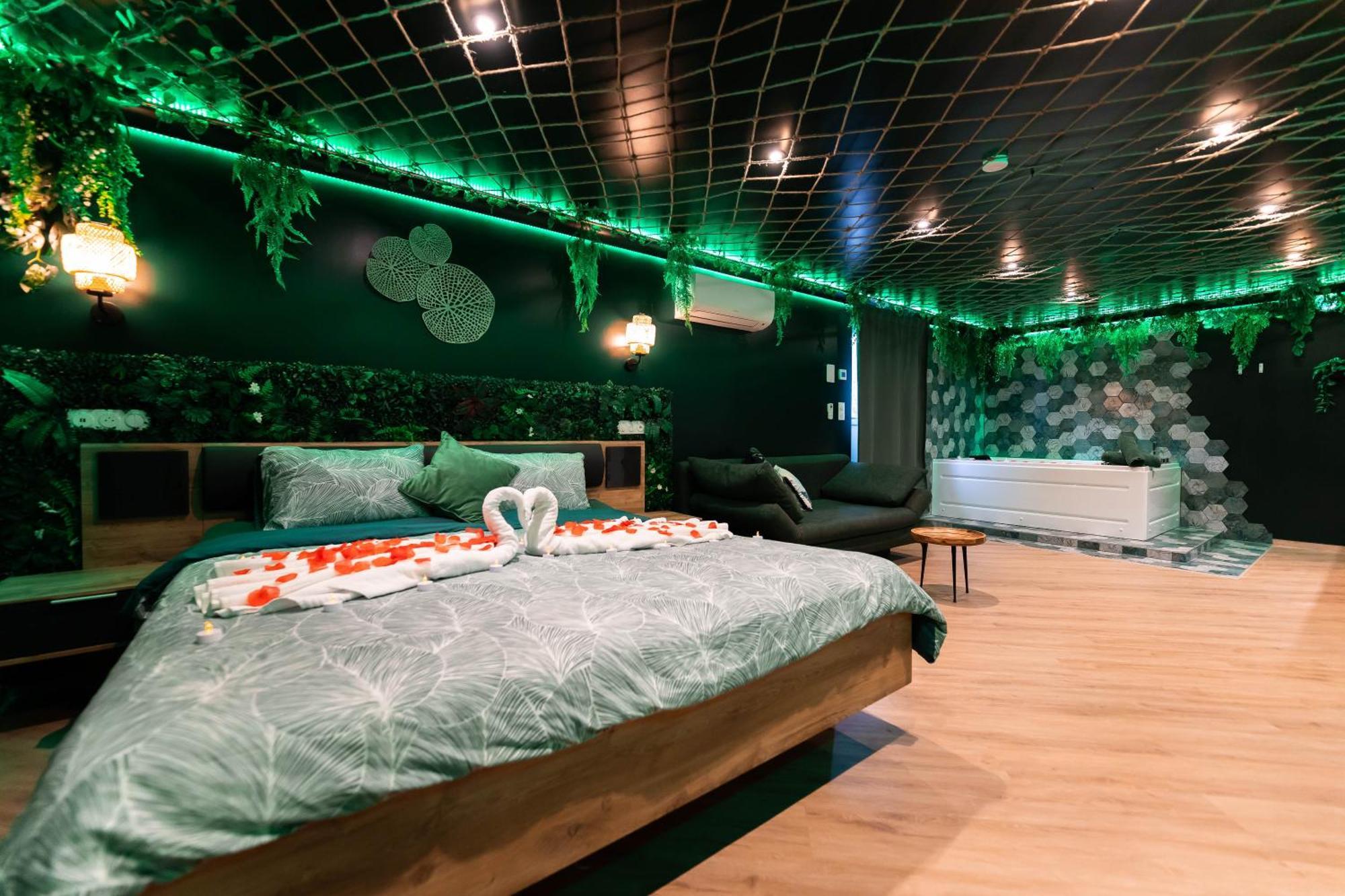 L'Oasis Tropicale, Jacuzzi, Love Room Roppenheim Eksteriør billede