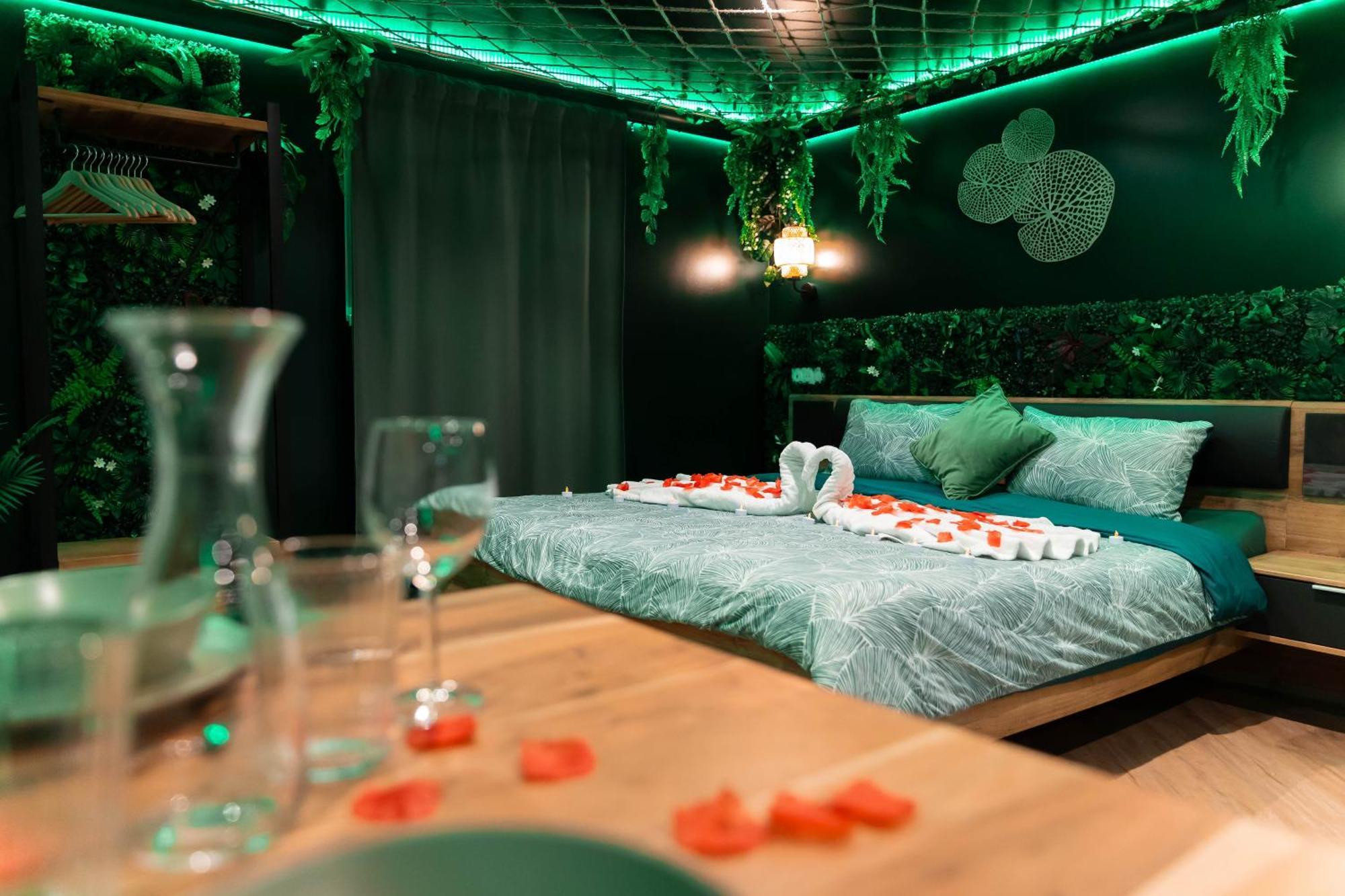 L'Oasis Tropicale, Jacuzzi, Love Room Roppenheim Eksteriør billede